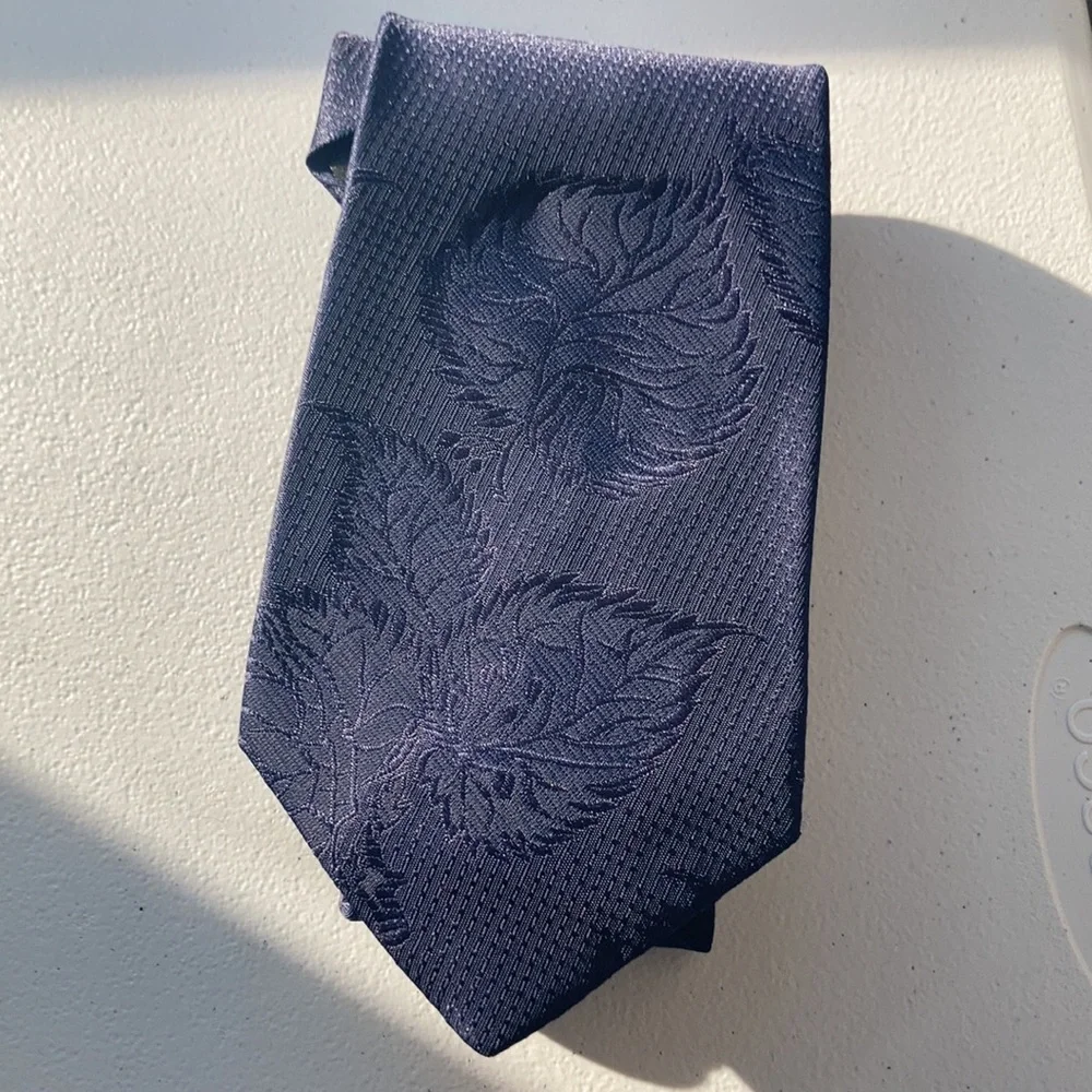 Vintage 90s navy blue with leave pattern tie